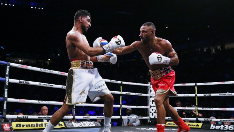 Laga Brutal Akhiri Karier Amir Khan