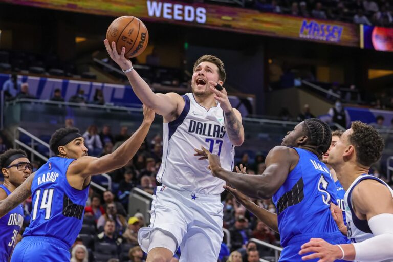 Luka Doncic Bawa Maverick Kalahkan Hawks