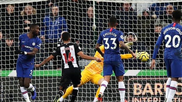 Chelsea Menang Kontroversial Atas Newcastle