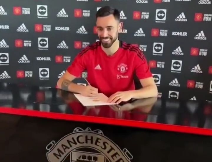 Bruno Fernandes Bertahan Di Old Trafford Hingga 2026
