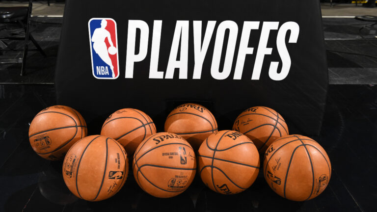 Warriors Taklukkan Mavericks Di Game Pertama Final Playoff NBA
