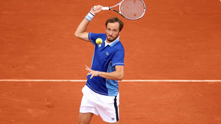 Medvedev Lanjut ke Putaran Kedua Roland Garros 2022