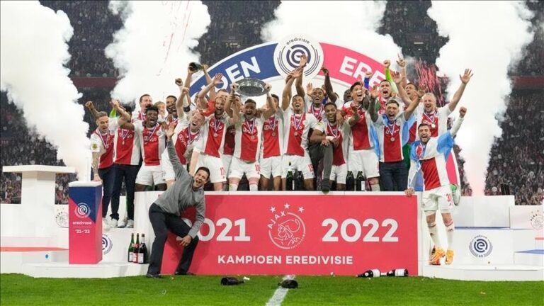 Erik Ten Hag Berikan Kado Perpisahan, Bawa Ajax Juara Eredivisie 2021/2022