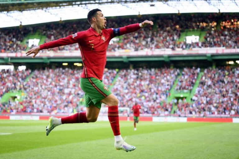 Ronaldo Cetak Dua Gol, Bawa Portugal Benamkan Swiss 4-0