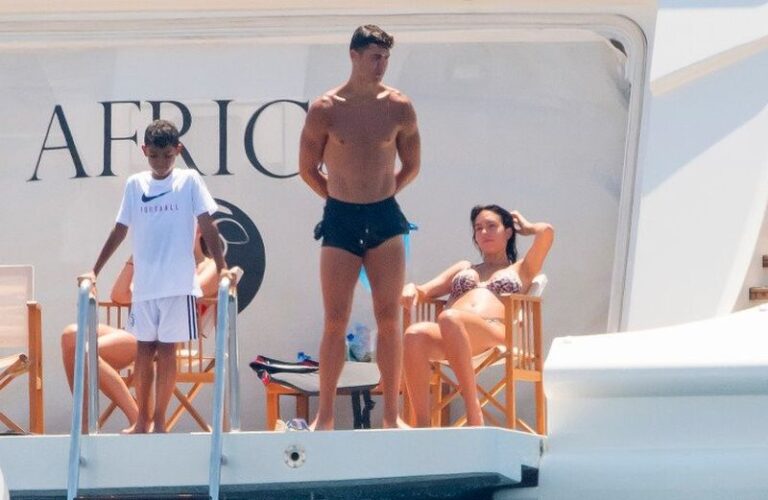 Masih Liburan, Ronaldo Belum Gabung Latihan Perdana MU