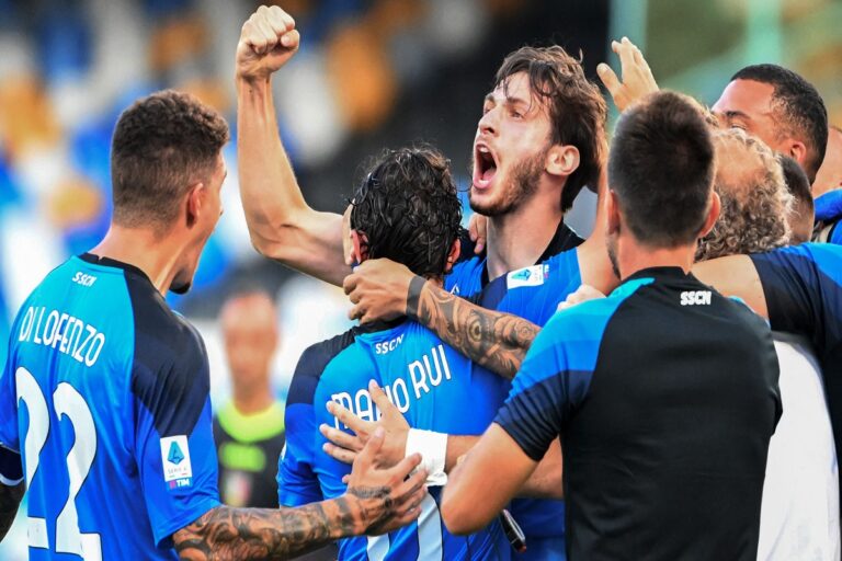 Menang Besar Lagi, Napoli Ke Puncak Klasemen Serie A