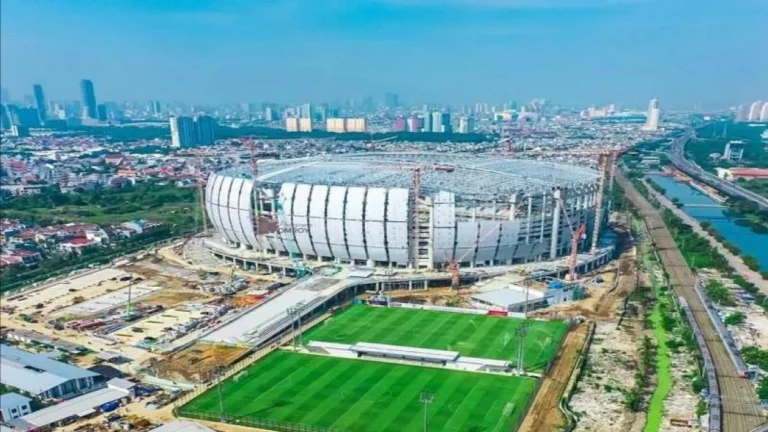Berebut Ruang Publik: Antara Tebet Eco Park, CFW, dan Stadion JIS
