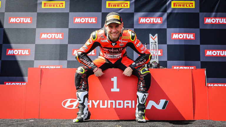 Bautista Juarai Race Pertama WorldSBK Catalunya 2022