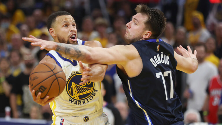 Warriors Ditaklukkan Mavericks 113-116