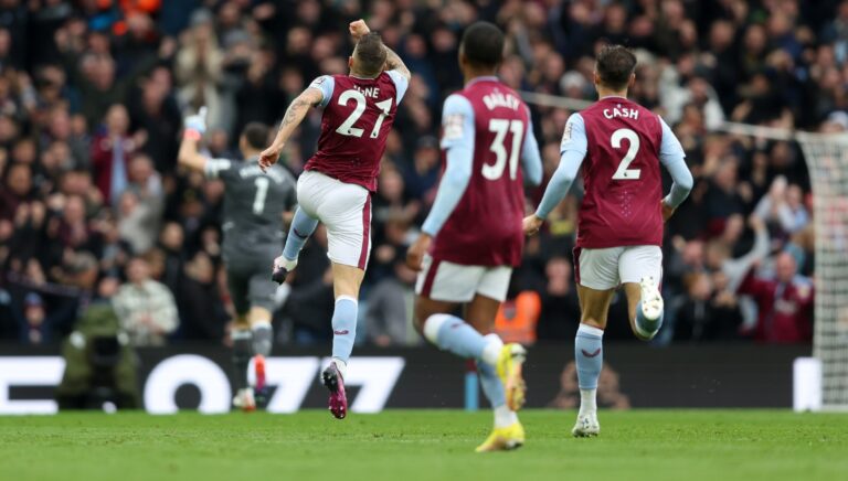Aston Villa Permalukan Setan Merah