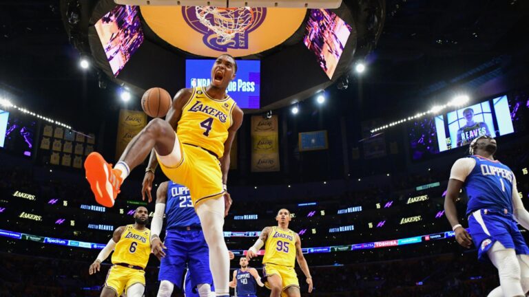 LA Lakers Ditekuk LA Clippers 101-114