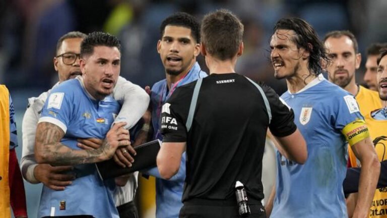 Amarah Cavani Dan Suarez Usai Kemenangan Lawan Ghana