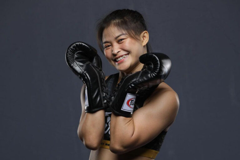 Stamp Fairtex Juara Muay Thai Yang Jadi Petarung Putri MMA
