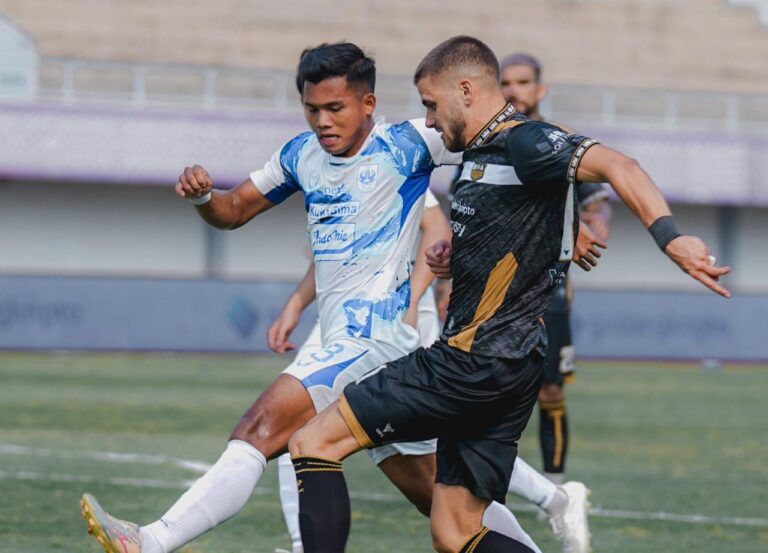 Dewa United Digulung PSIS Semarang 1-4