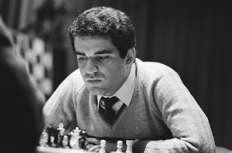 Garry Kasparov: Rival Abadi Anatoly Karpov