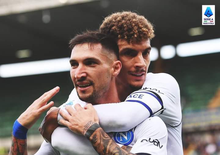 Brace Kvaratskhelia Bawa Napoli Sikat Verona 3-1