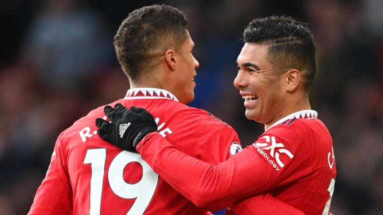 Casemiro Mengancam Ikut Cabut Bila Varane Jadi Dijual MU