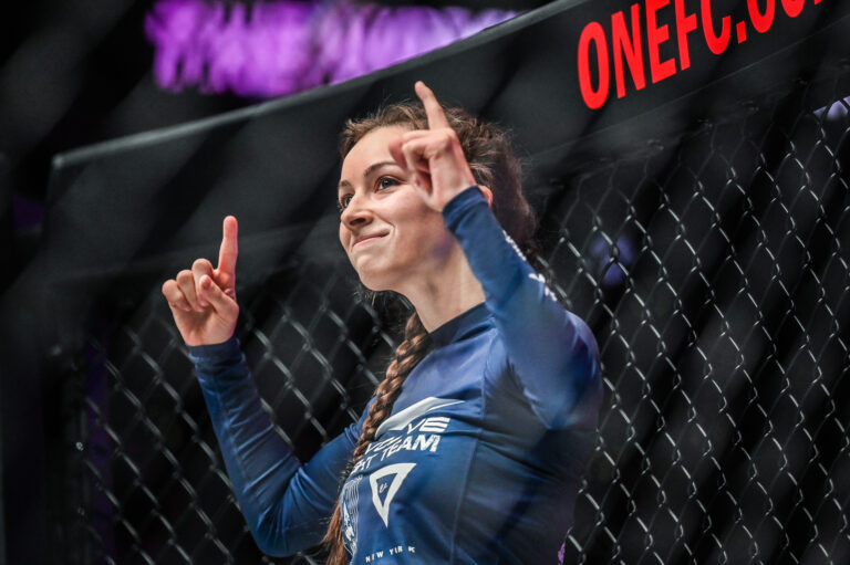 Danielle Kelly: Sang Juara Dunia Grappling Submission Dalam Kilauan ONE Championship
