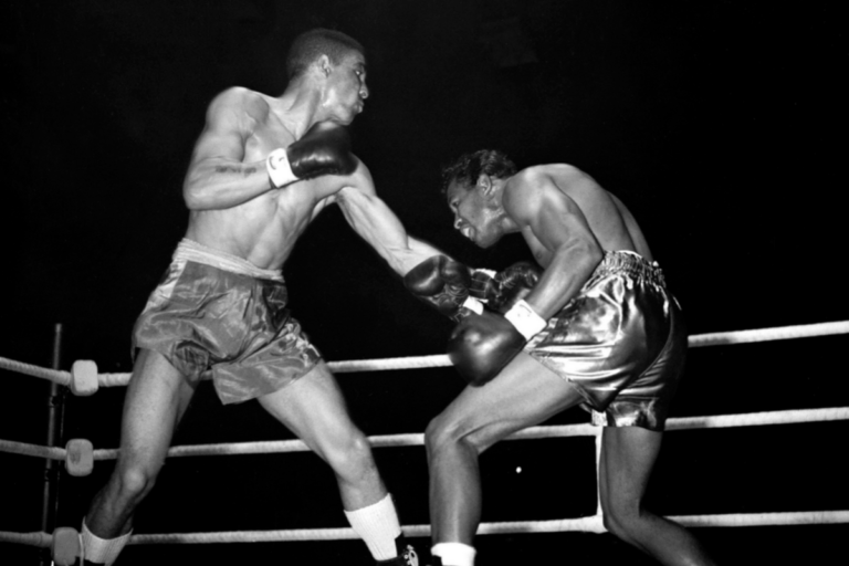 Walker Smith Jr. (Sugar Ray Robinson): Legenda Tinju yang Tak Tergoyahkan