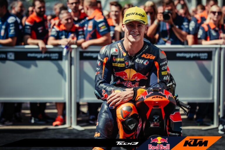 Daniel Holgado Bertahan Di Moto3