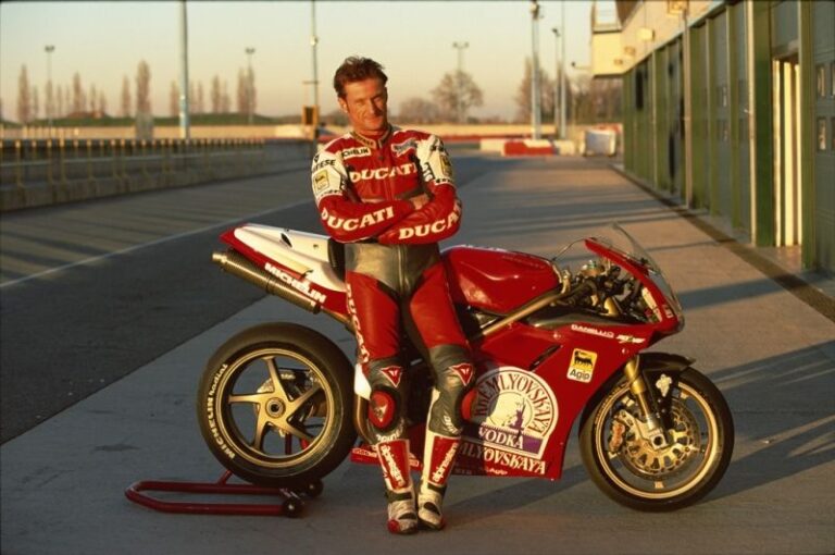 Carl George Fogarty: Ikon Balap Superbike Yang Tak Tertanding