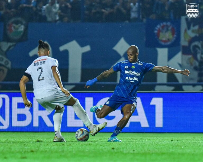 Maung Bandung Diterkam Macan Putih