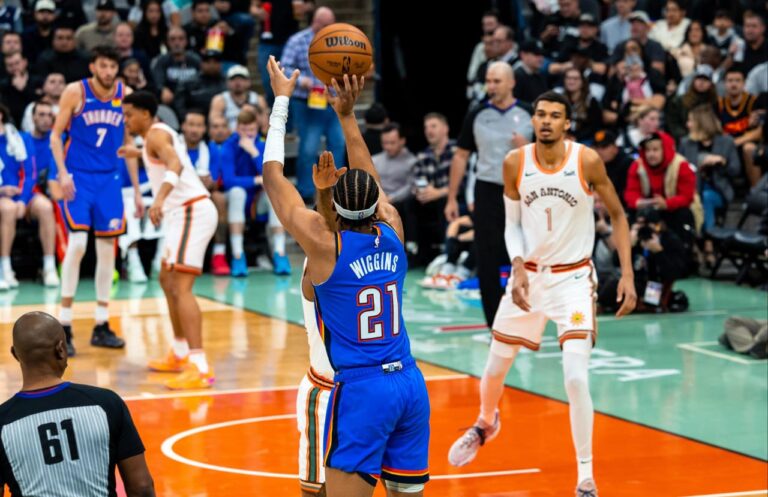 Oklahoma City Thunder Sikat San Antonio Spurs