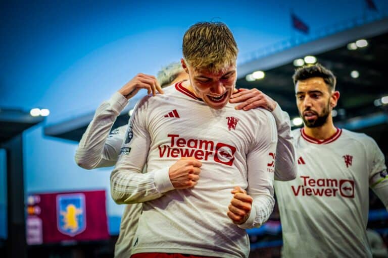 Manchester United Kalahkan Aston Villa 2-1