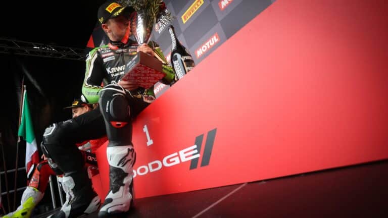 Alex Lowes Juarai Race 2 WorldSBK Australia 2024