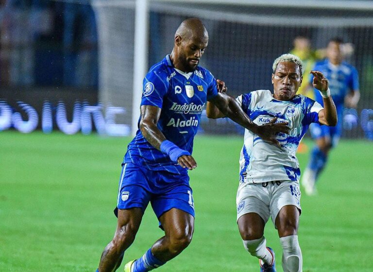 Persib Bandung Gilas PSIS Tiga Gol Tanpa Balas