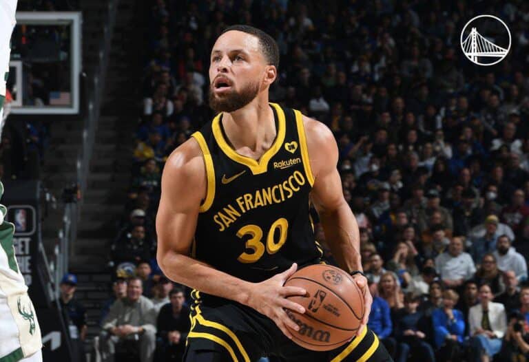 Stephen Curry Bawa Warriors Kalahkan Milwaukee Bucks