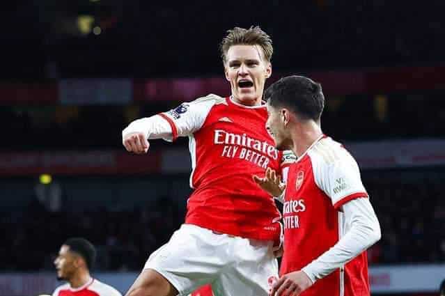 Kalahkan Luton Town, Arsenal Ke Puncak Klasemen