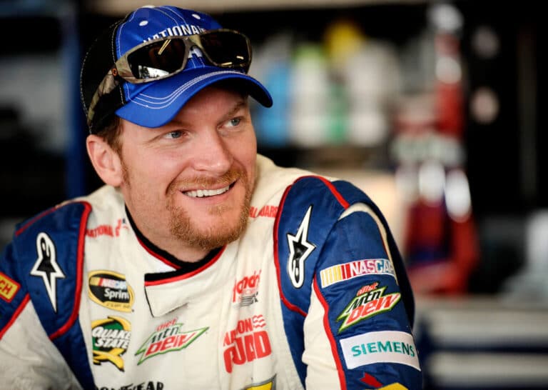 Ralph Dale Earnhardt Jr:  Pembalap Legendaris NASCAR