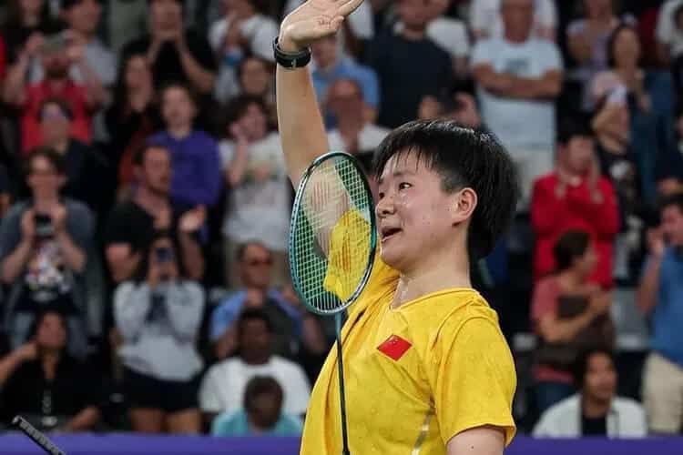 He Bing Jiao Gantung Raket Usai Raih Perak Olimpiade 2024