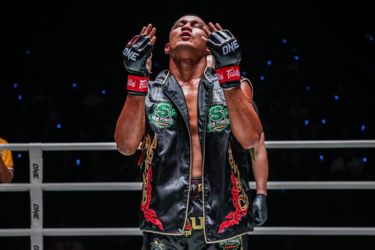 Saeksan ‘Kon Mai Yom Kon’: Legenda Muay Thai