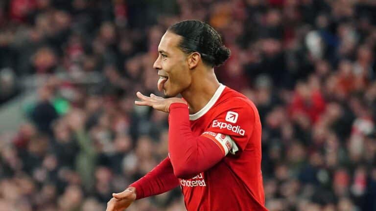 Kontrak Virgil Van Dijk Digantung Liverpool