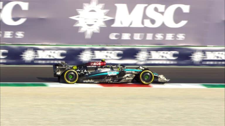 Lewis Hamilton Asapi Pembalap Tuan Rumah