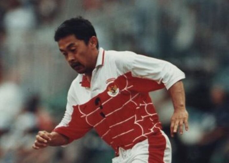 Aji Santoso: Dari Pemain Legendaris ke Pelatih Sepak Bola