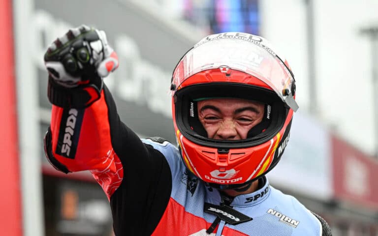 Manuel Gonzalez Naik Podium Perdana Sebagai Juara