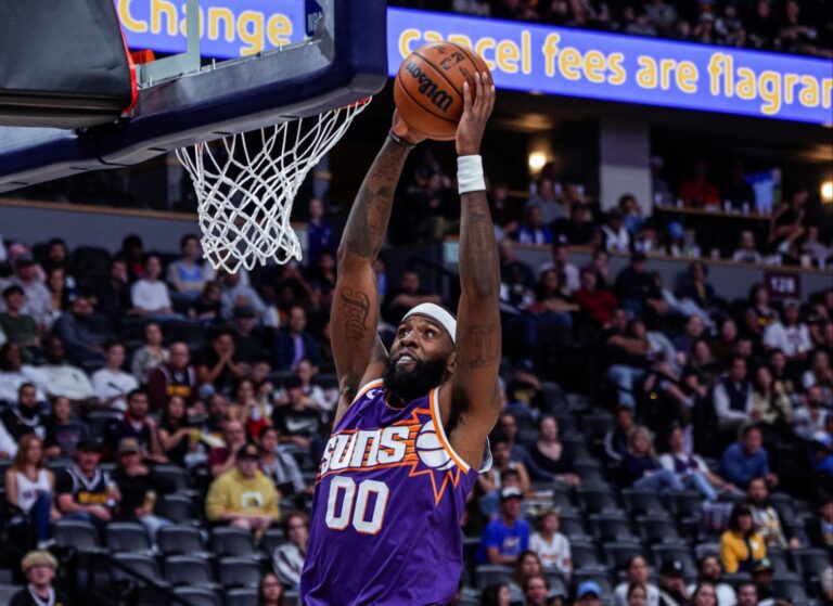 Phoenix Suns Gulung Denver Nugggets