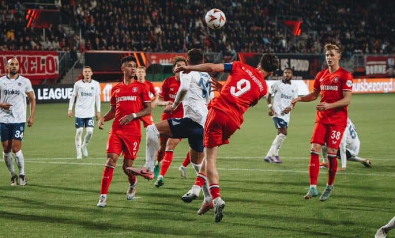 FC Twente Imbangi Fenerbahce 1-1