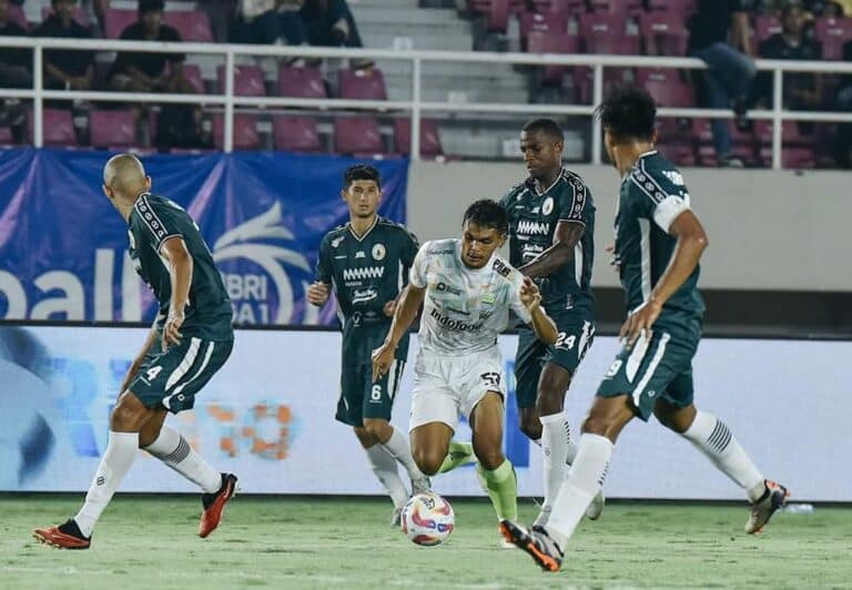 Persib Kalahkan PSS Sleman 2-1