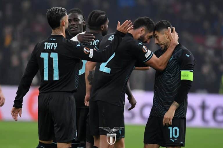 Ajax Amsterdam Tumbang Di Kandang Sendiri