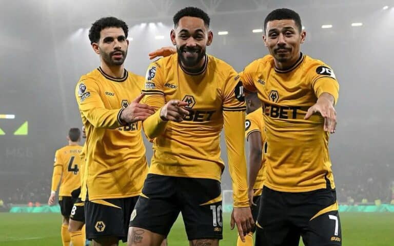 MU Tumbang Di Kandang Wolves