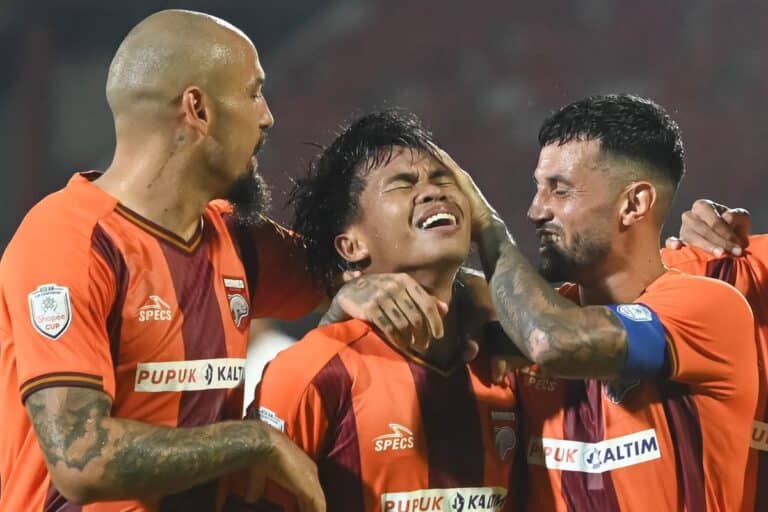 Pesut Etam Menang Tipis 2-1 Atas Kaya FC