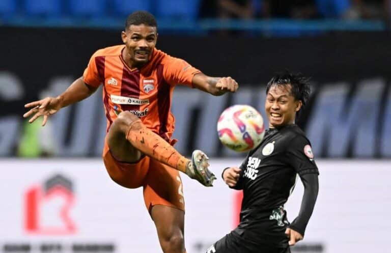 Pesut Etam Dipermalukan Kabau Sirah Di kandangnya Sendiri