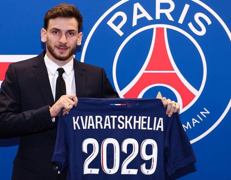PSG Resmi Umumkan Kedatangan Khvicha Kvaratskhelia
