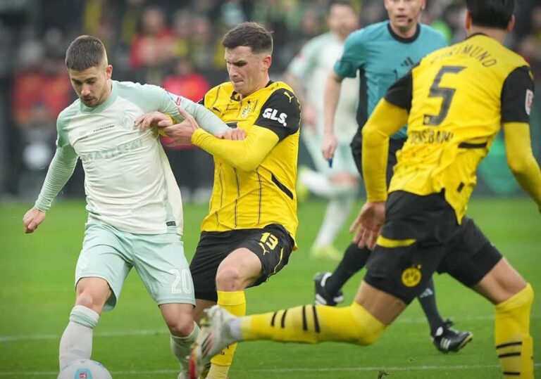 Werder Bremen Imbangi Dortmund 2-2