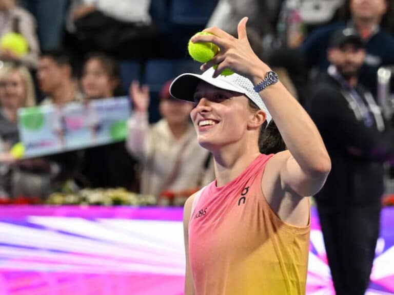 Iga Swiatek Menang Mudah Atas Victoria Azarenka