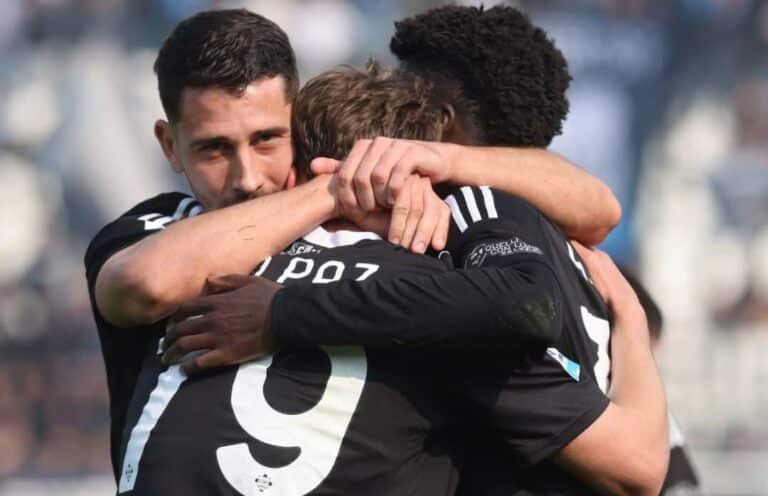 Como Buat Kejutan Besar Saat Kalahkan Napoli 2-1